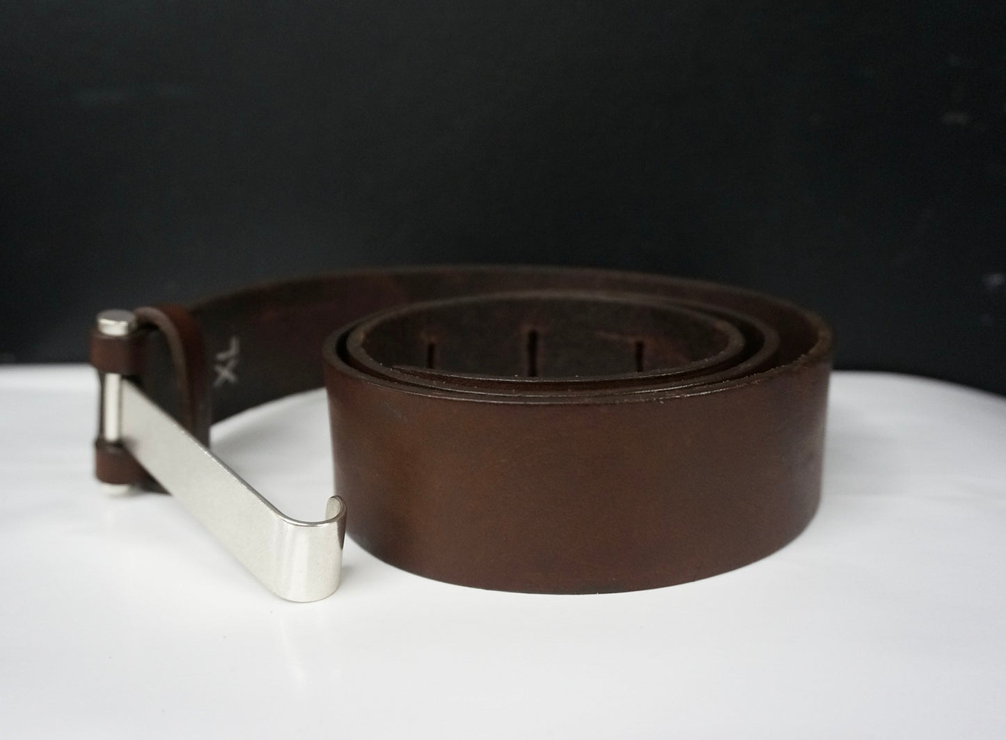 Long belt buckle